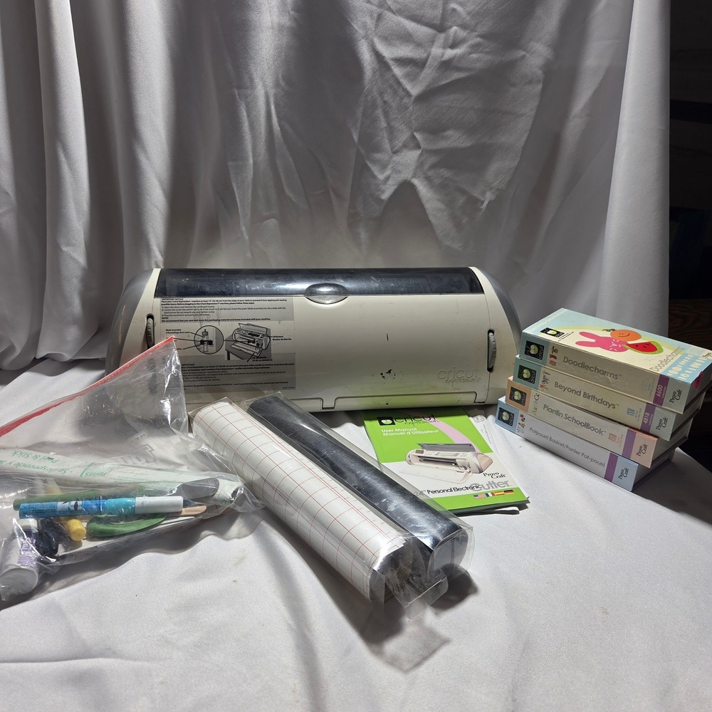 Cricut Expression 24 Personal Electronic Cutter Bundle Cartridges Accessories